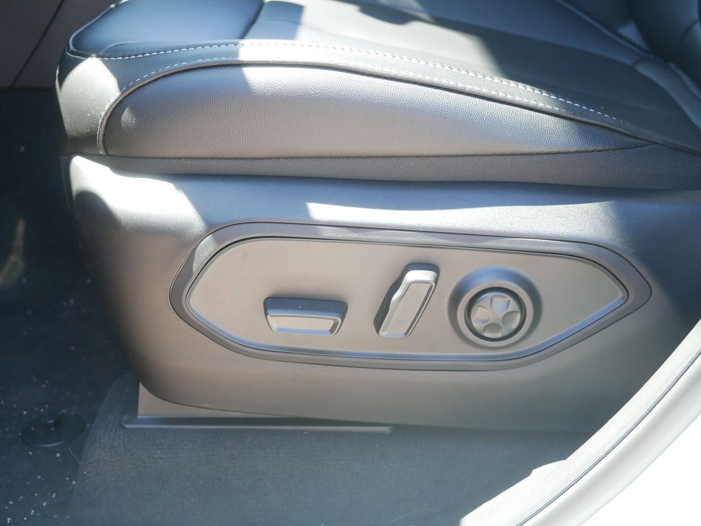 Thumbnail: 2025 Jeep Grand Cherokee - 17