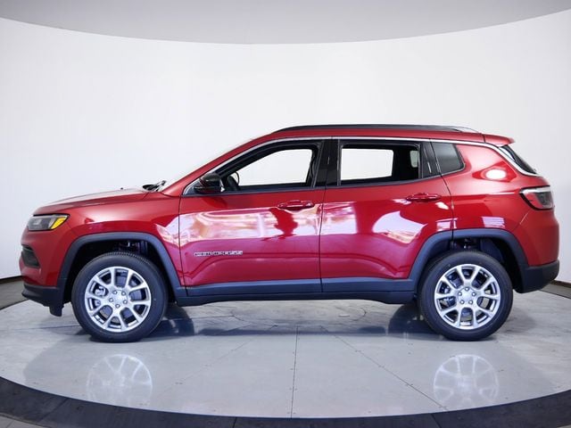 2024 Jeep Compass Latitude 16
