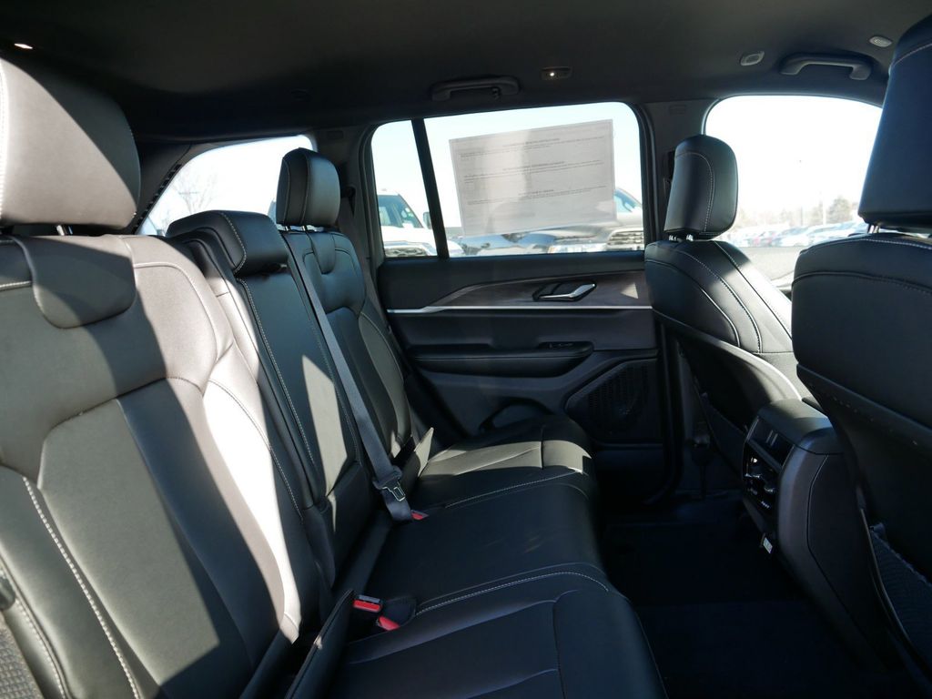 Thumbnail: 2025 Jeep Grand Cherokee - 26