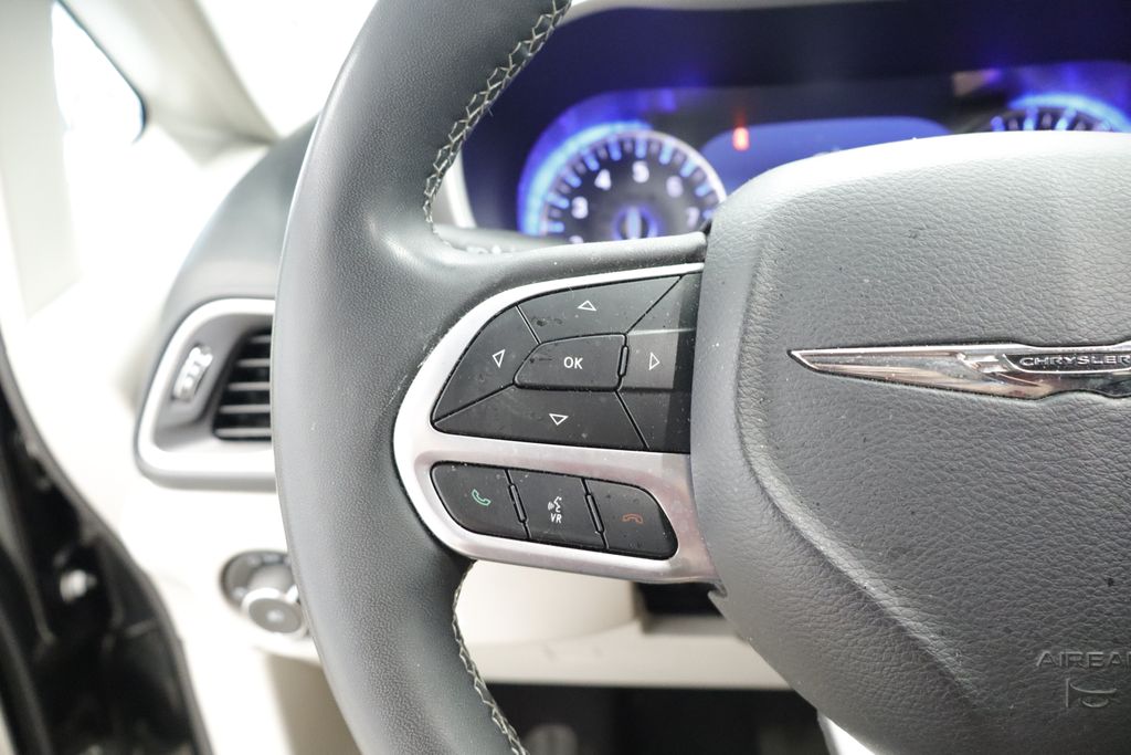 Thumbnail: 2023 Chrysler Pacifica - 25