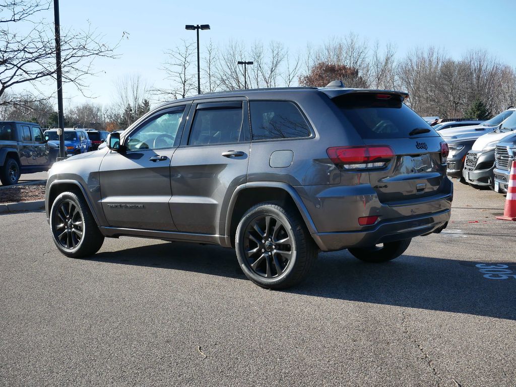 Thumbnail: 2017 Jeep Grand Cherokee - 3