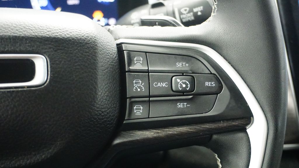 Thumbnail: 2023 Jeep Grand Cherokee L - 38