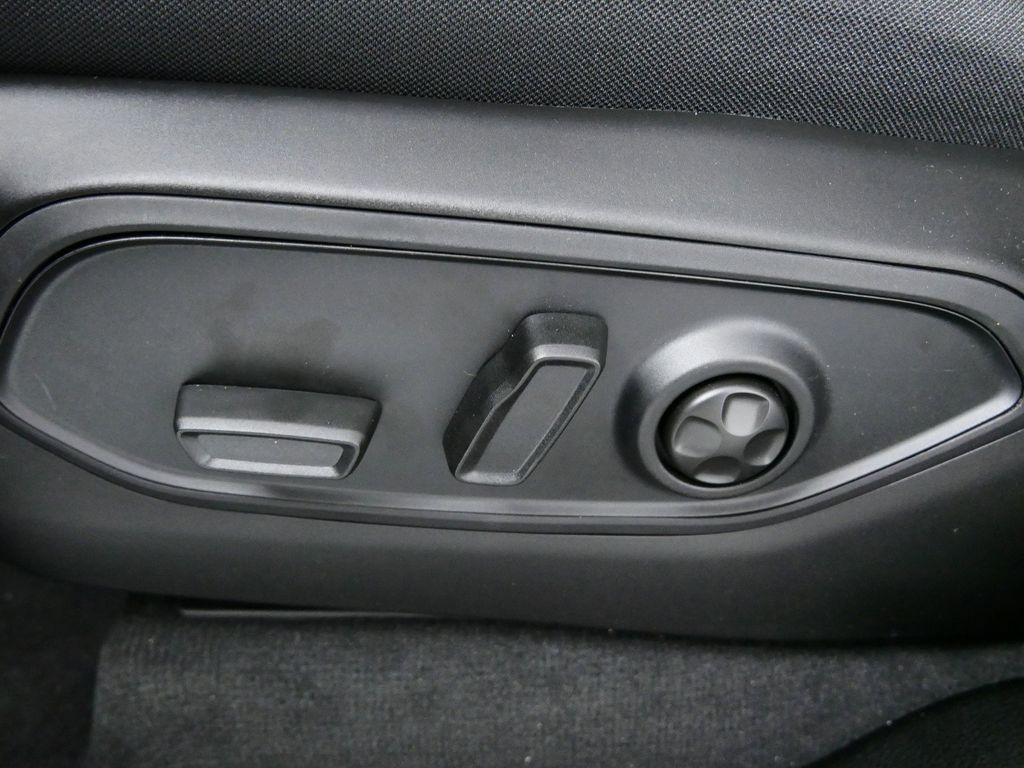 Thumbnail: 2025 Jeep Grand Cherokee - 37