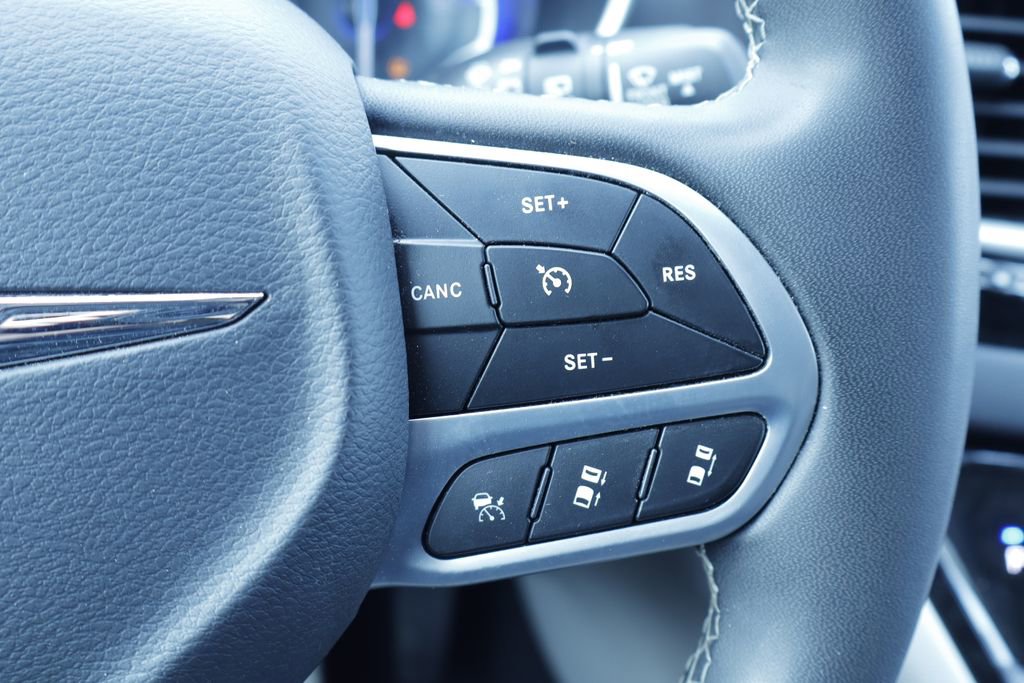 Thumbnail: 2023 Chrysler Pacifica - 23
