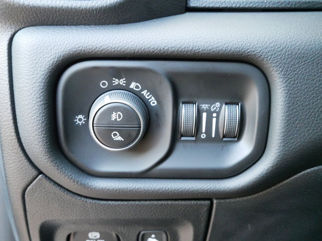 Thumbnail: 2026 RAM 1500 - 37