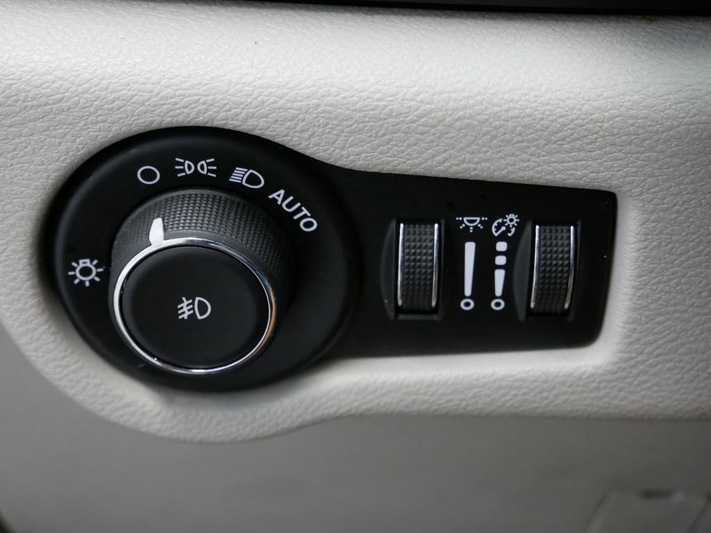 Thumbnail: 2019 Chrysler Pacifica - 25