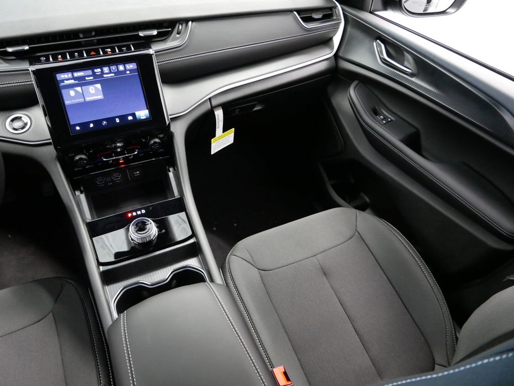 Thumbnail: 2025 Jeep Grand Cherokee - 19