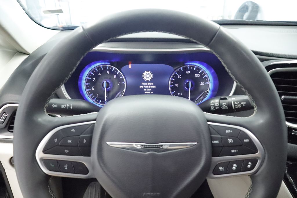 Thumbnail: 2023 Chrysler Pacifica - 25