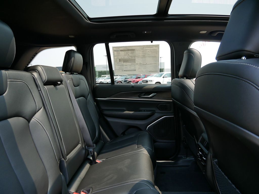 Thumbnail: 2025 Jeep Grand Cherokee - 27