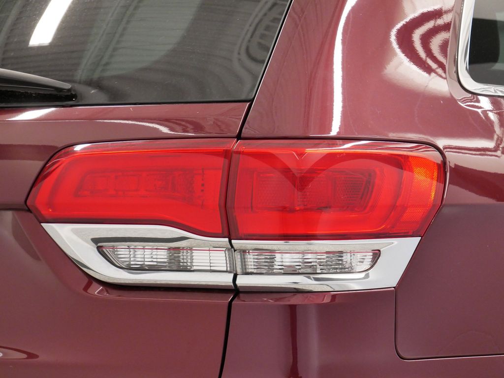 Thumbnail: 2017 Jeep Grand Cherokee - 21