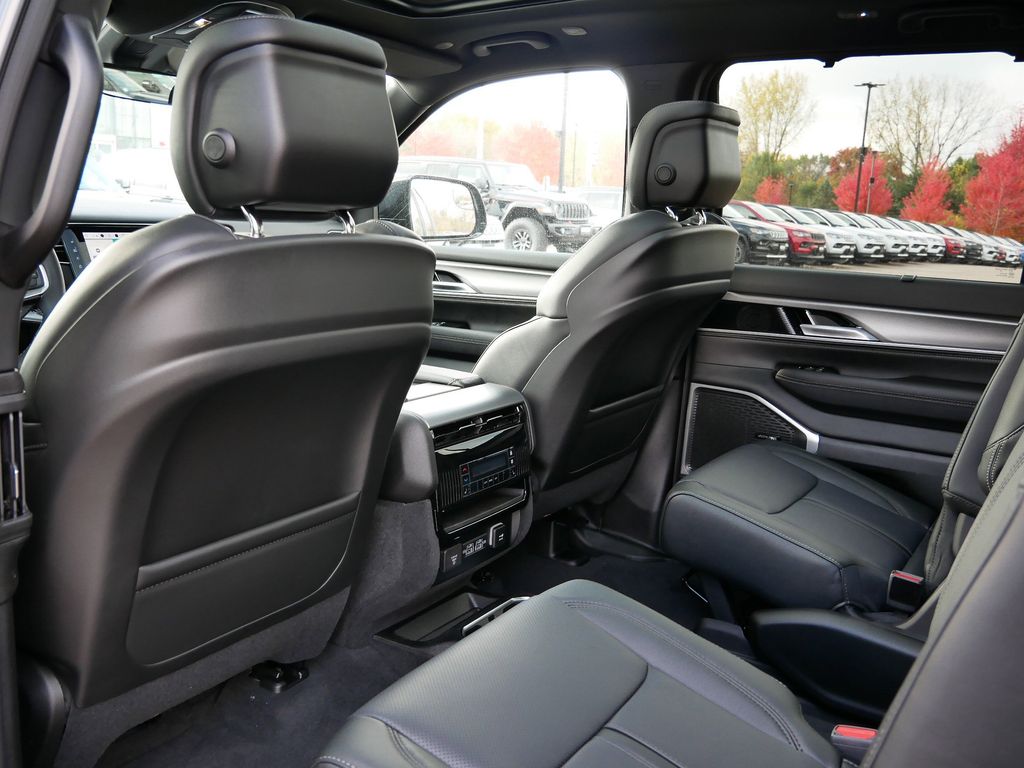 Thumbnail: 2025 Jeep Wagoneer - 9