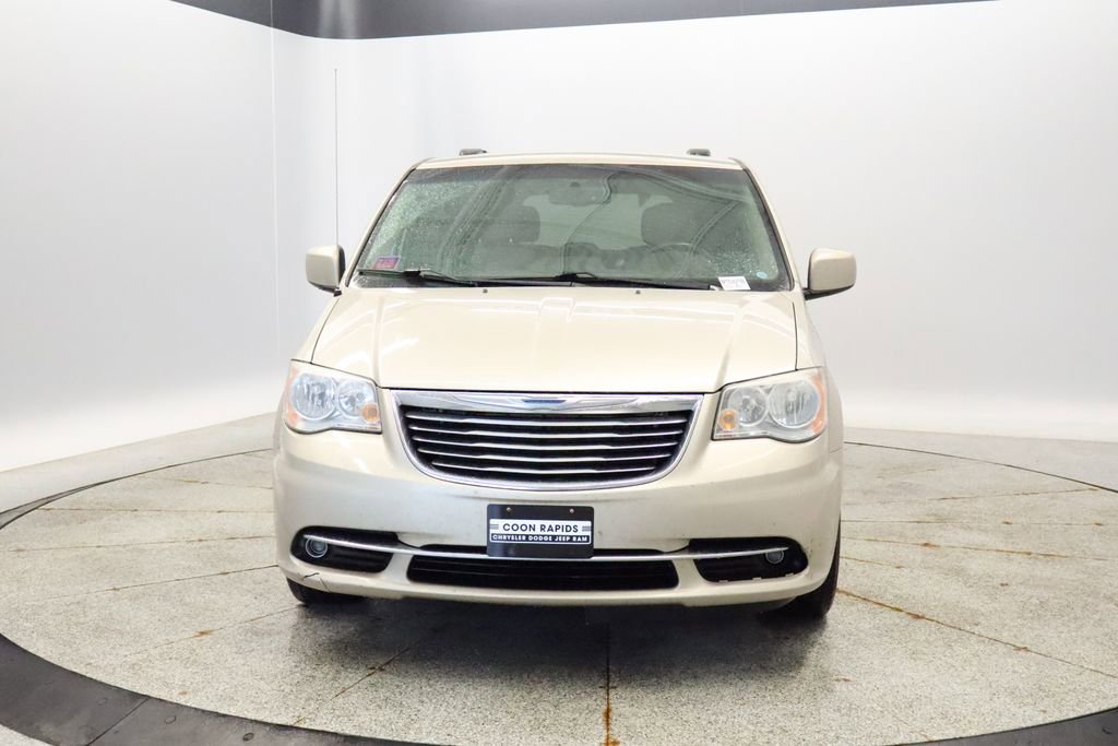 Thumbnail: 2014 Chrysler Town & Country - 8