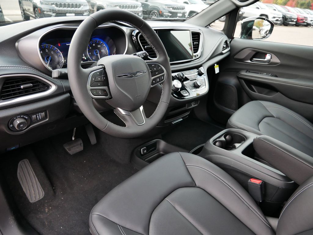 Thumbnail: 2026 Chrysler Pacifica - 2