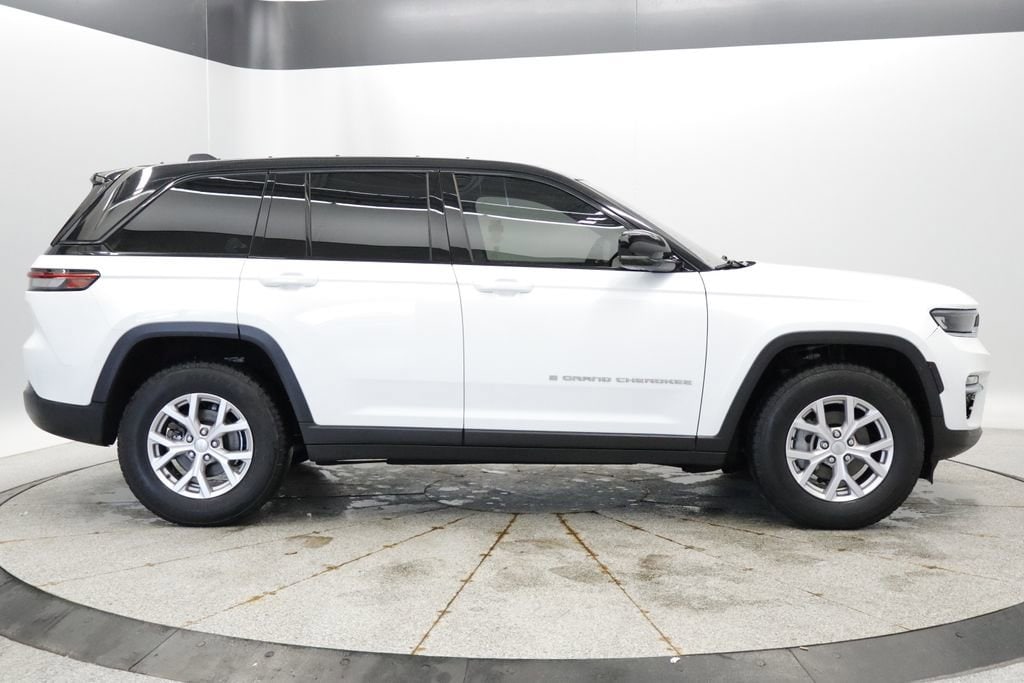 Thumbnail: 2022 Jeep Grand Cherokee - 7