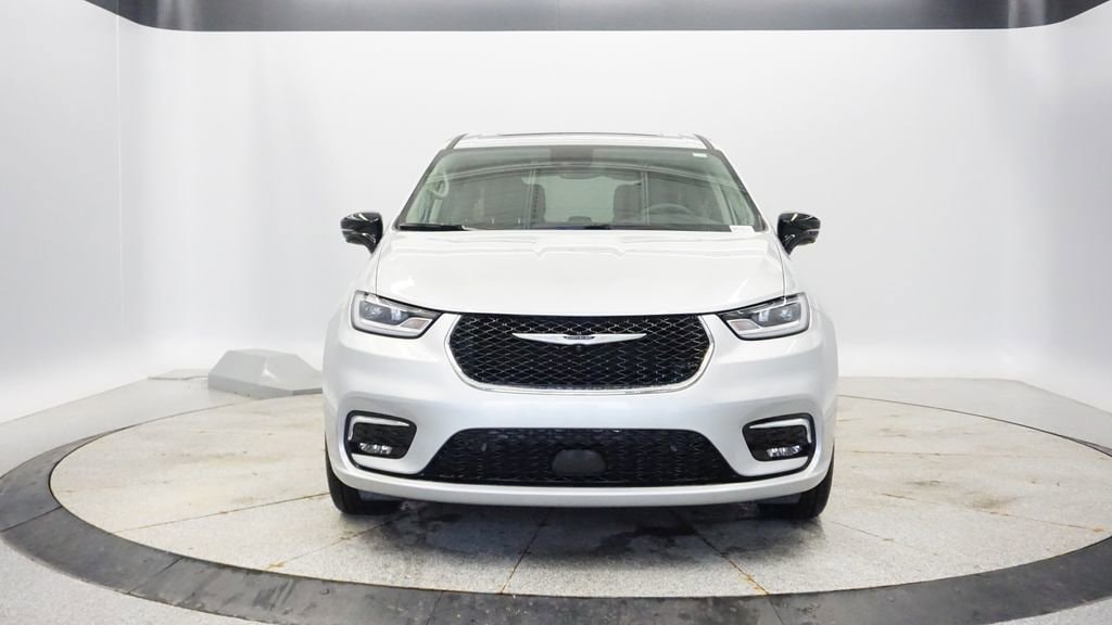 Thumbnail: 2024 Chrysler Pacifica - 8