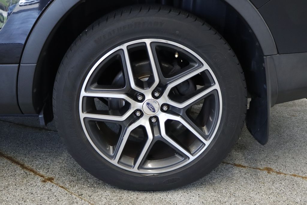 Thumbnail: 2016 Ford Explorer - 16
