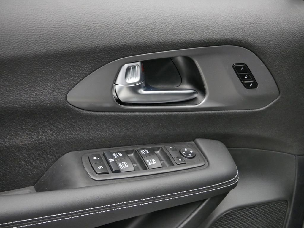 Thumbnail: 2026 Chrysler Pacifica - 19