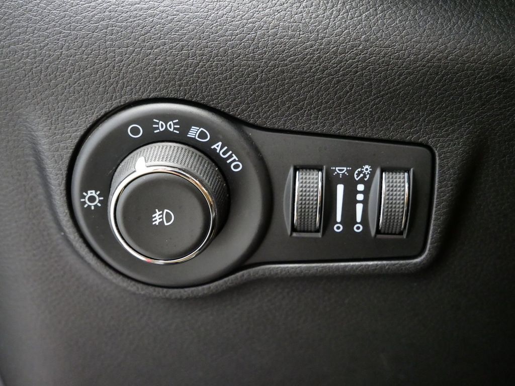 Thumbnail: 2023 Jeep Compass - 24