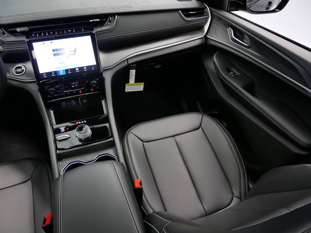 Thumbnail: 2025 Jeep Grand Cherokee - 17