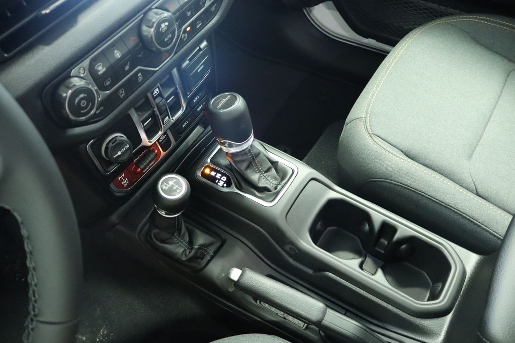 Thumbnail: 2026 Jeep Gladiator - 36