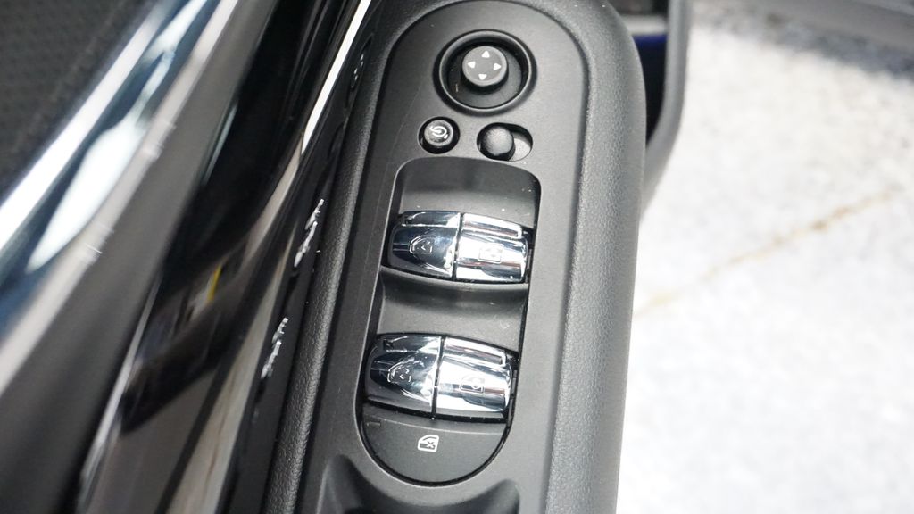 Thumbnail: 2022 MINI Cooper Clubman - 32