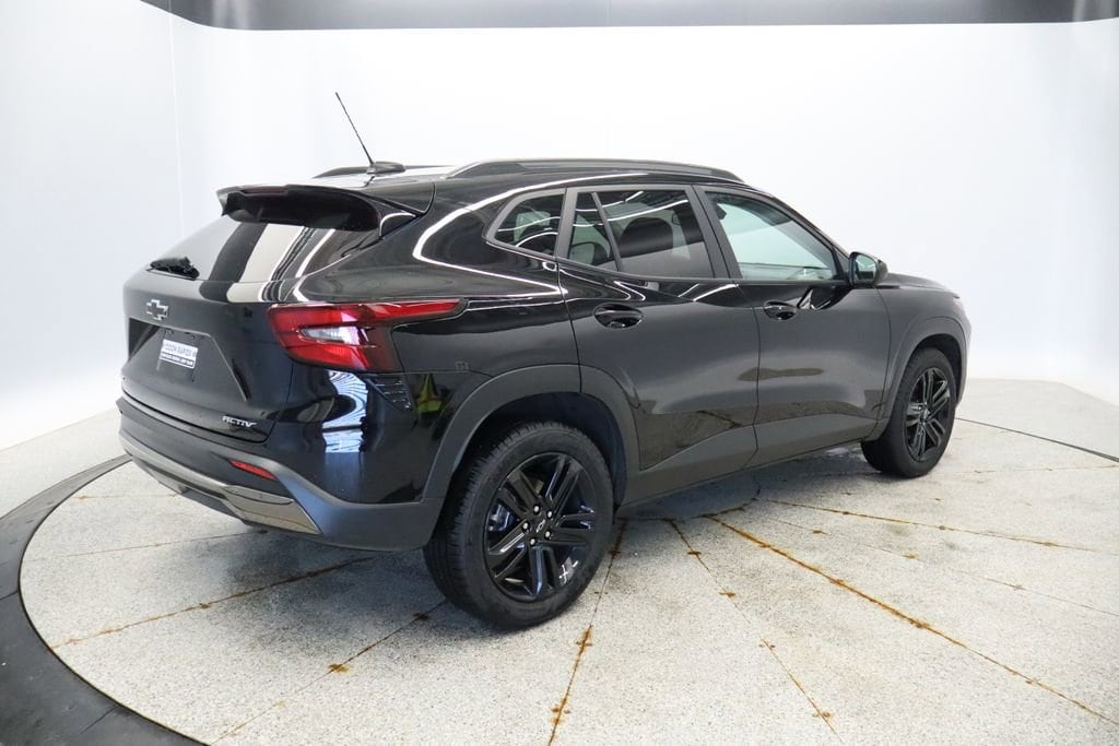 Thumbnail: 2024 Chevrolet Trax - 6