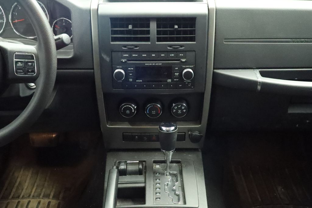 Thumbnail: 2012 Jeep Liberty - 20