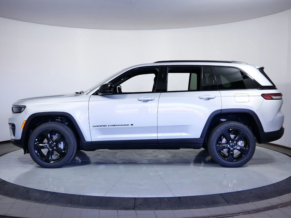 Thumbnail: 2024 Jeep Grand Cherokee - 16