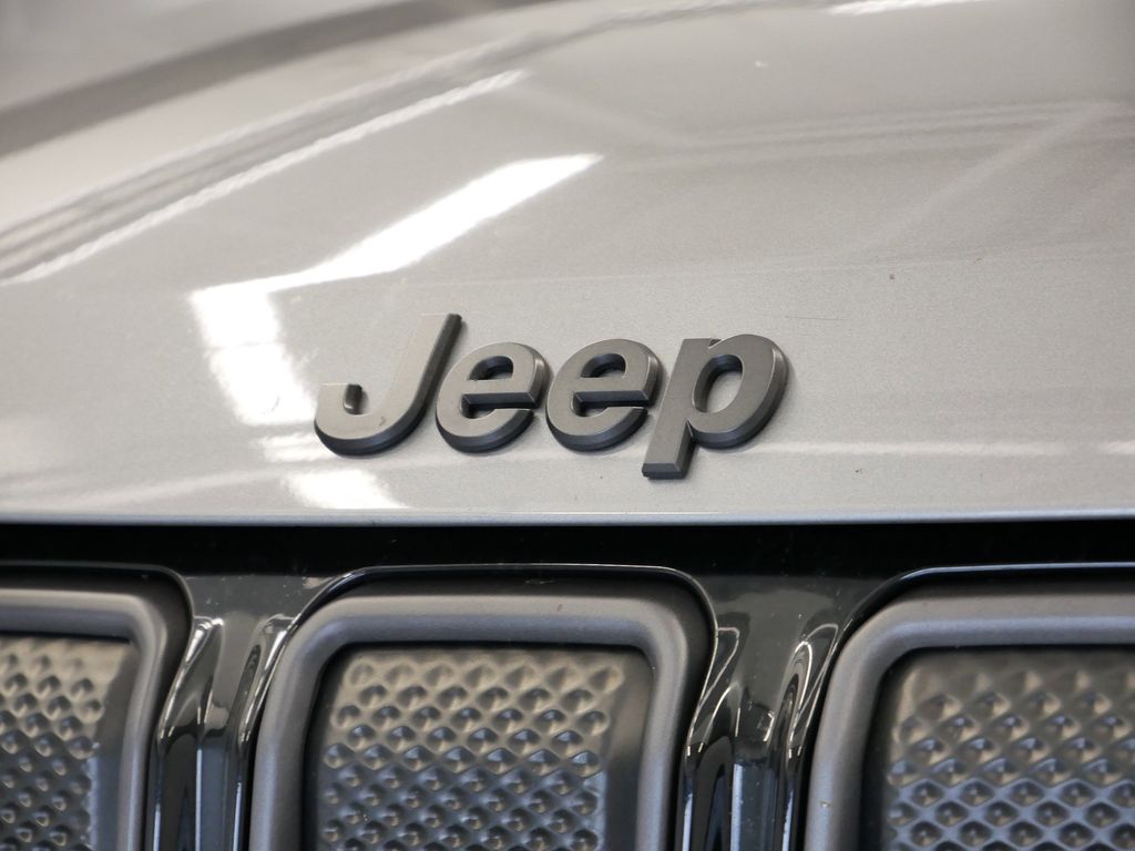 Thumbnail: 2022 Jeep Compass - 14