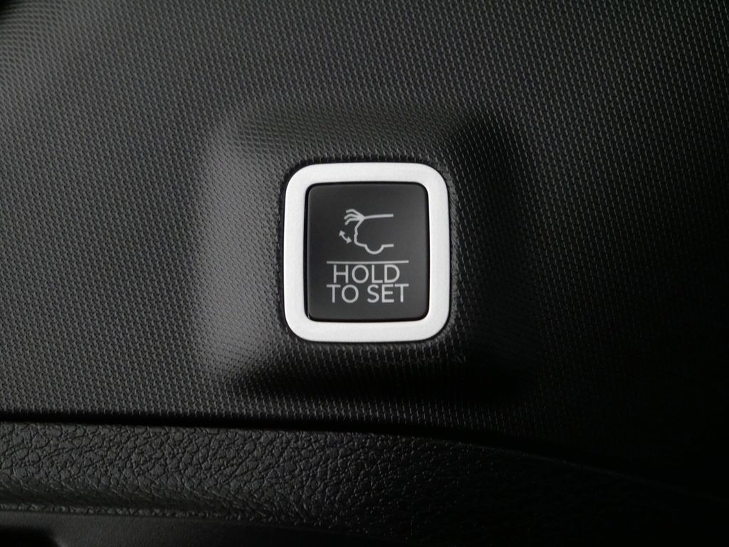 Thumbnail: 2025 Jeep Grand Cherokee - 32