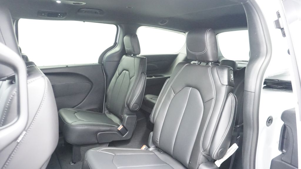 Thumbnail: 2026 Chrysler Voyager - 25