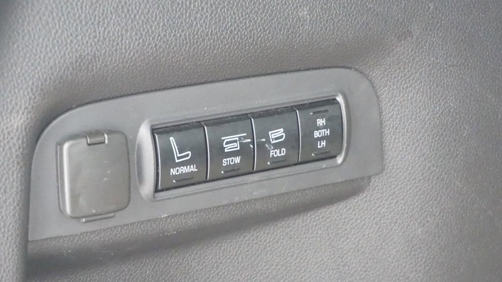 Thumbnail: 2011 Ford Explorer - 18