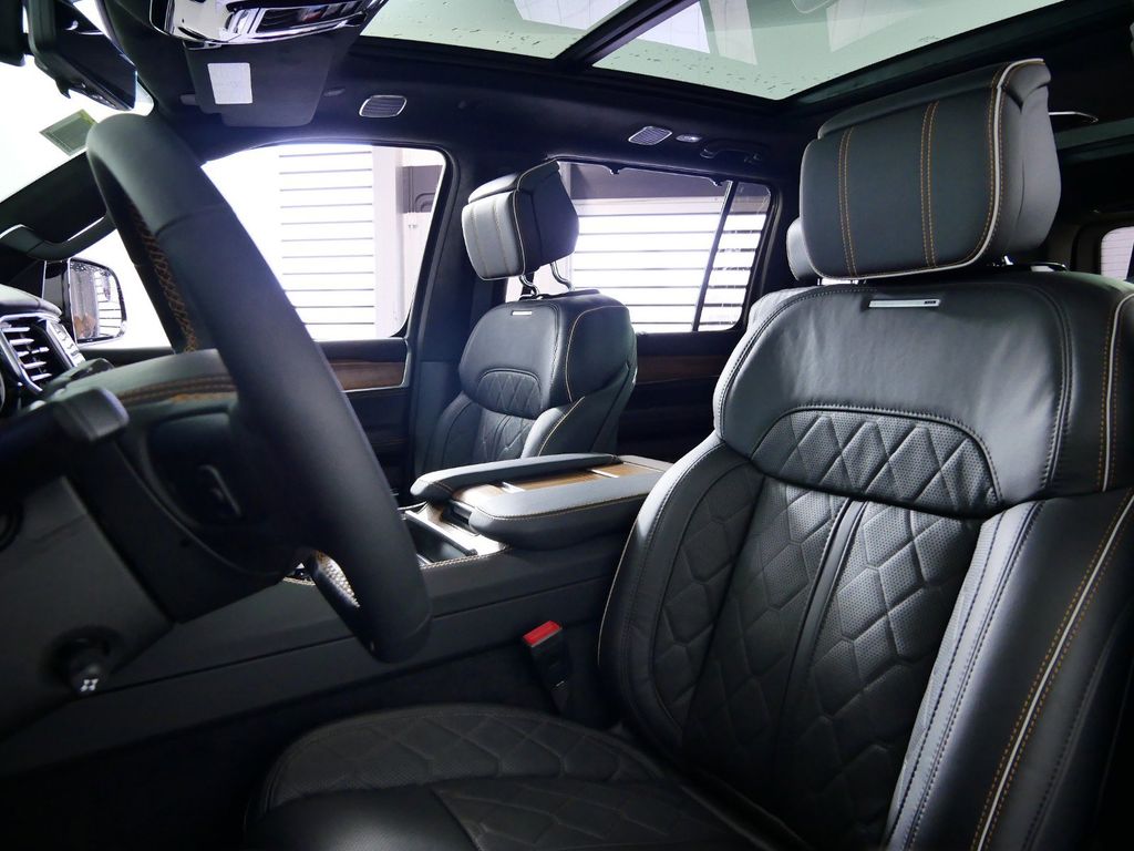 Thumbnail: 2024 Jeep Grand Wagoneer - 4