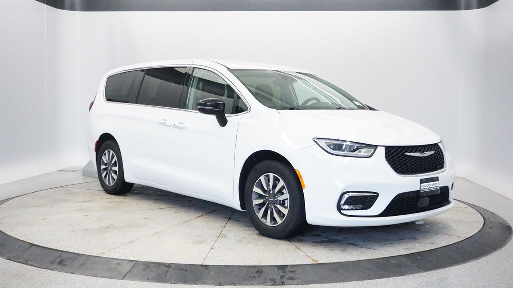 Thumbnail: 2024 Chrysler Pacifica - 9