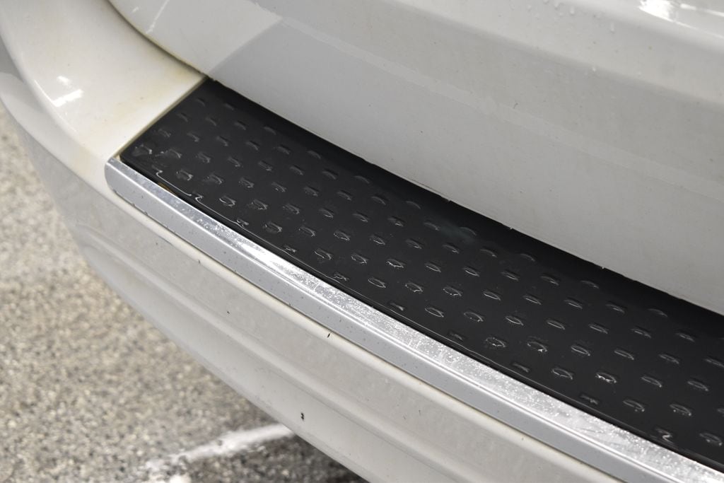 Thumbnail: 2015 Chrysler Town & Country - 17