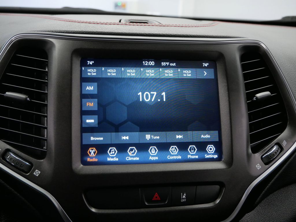 Thumbnail: 2022 Jeep Cherokee - 32