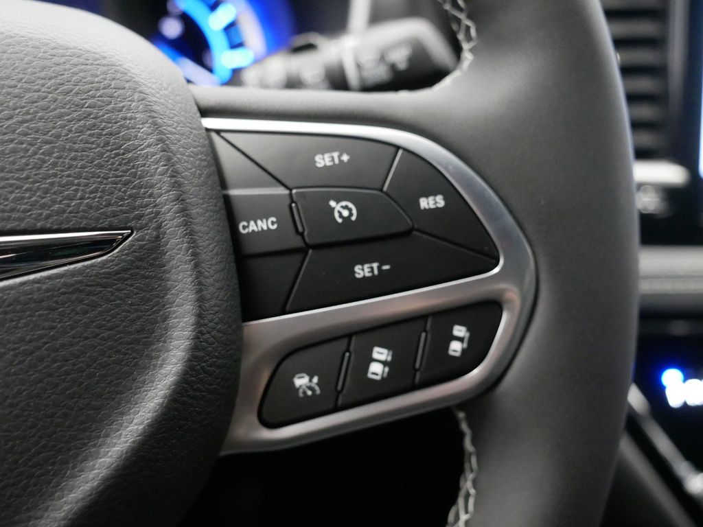 2025 Chrysler Pacifica Hybrid Select 42
