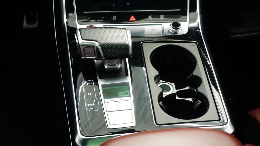 Thumbnail: 2022 Audi SQ8 - 22