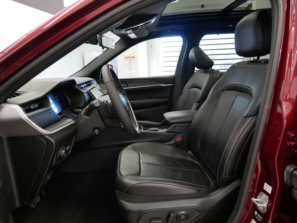 Thumbnail: 2025 Jeep Grand Cherokee L - 24