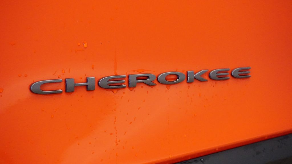 Thumbnail: 2021 Jeep Cherokee - 13