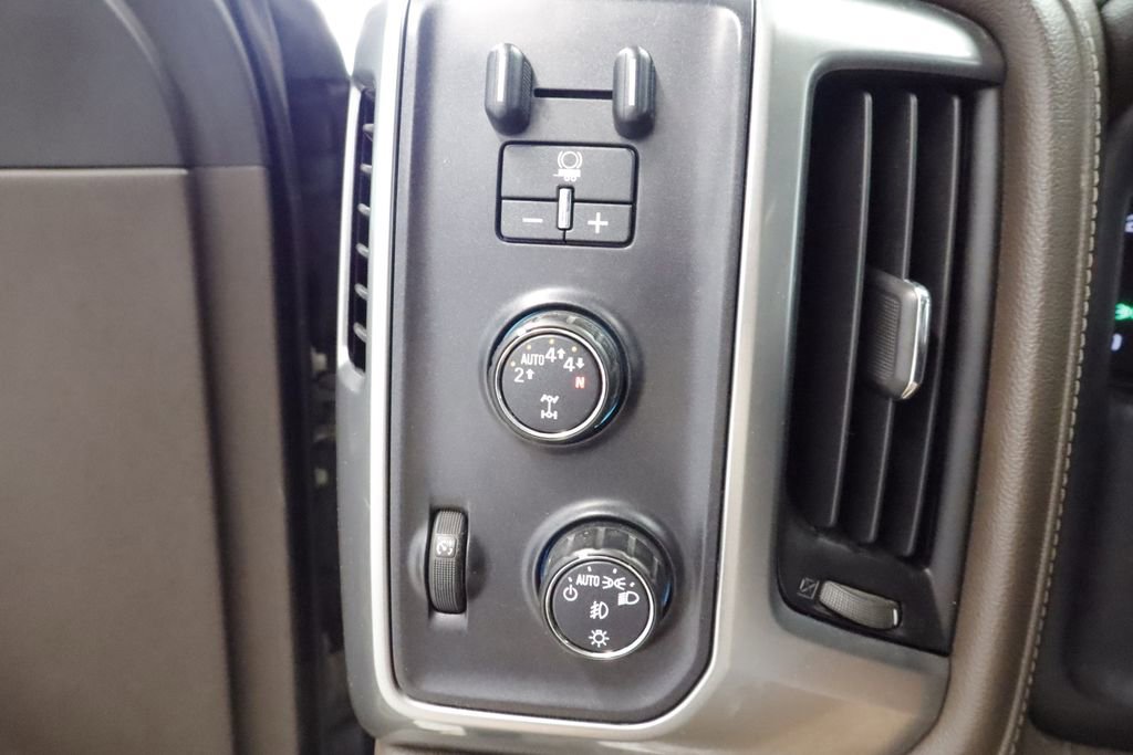 Thumbnail: 2017 Chevrolet Silverado 1500 - 32