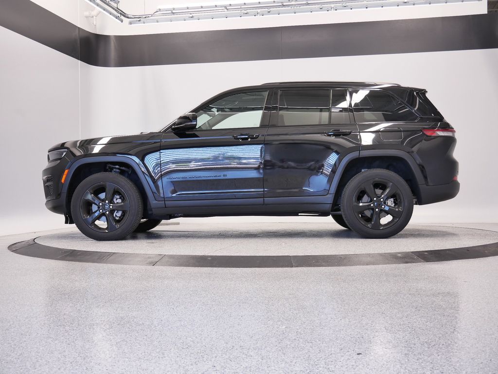 Thumbnail: 2023 Jeep Grand Cherokee - 2
