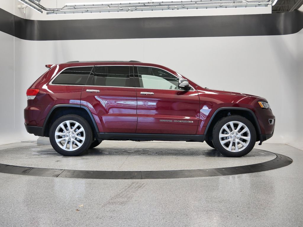Thumbnail: 2017 Jeep Grand Cherokee - 8