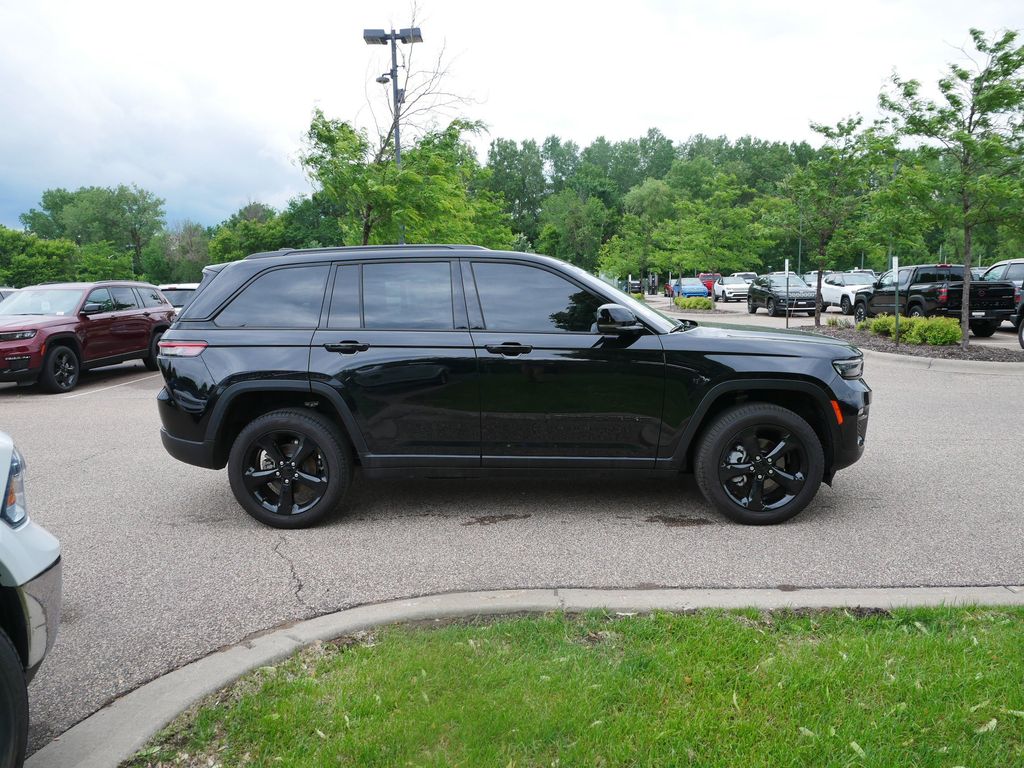 2023 Jeep Grand Cherokee Limited Edition 4