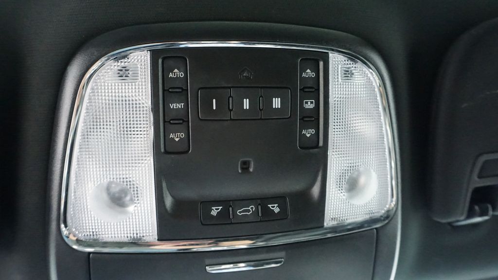 Thumbnail: 2017 Jeep Grand Cherokee - 36