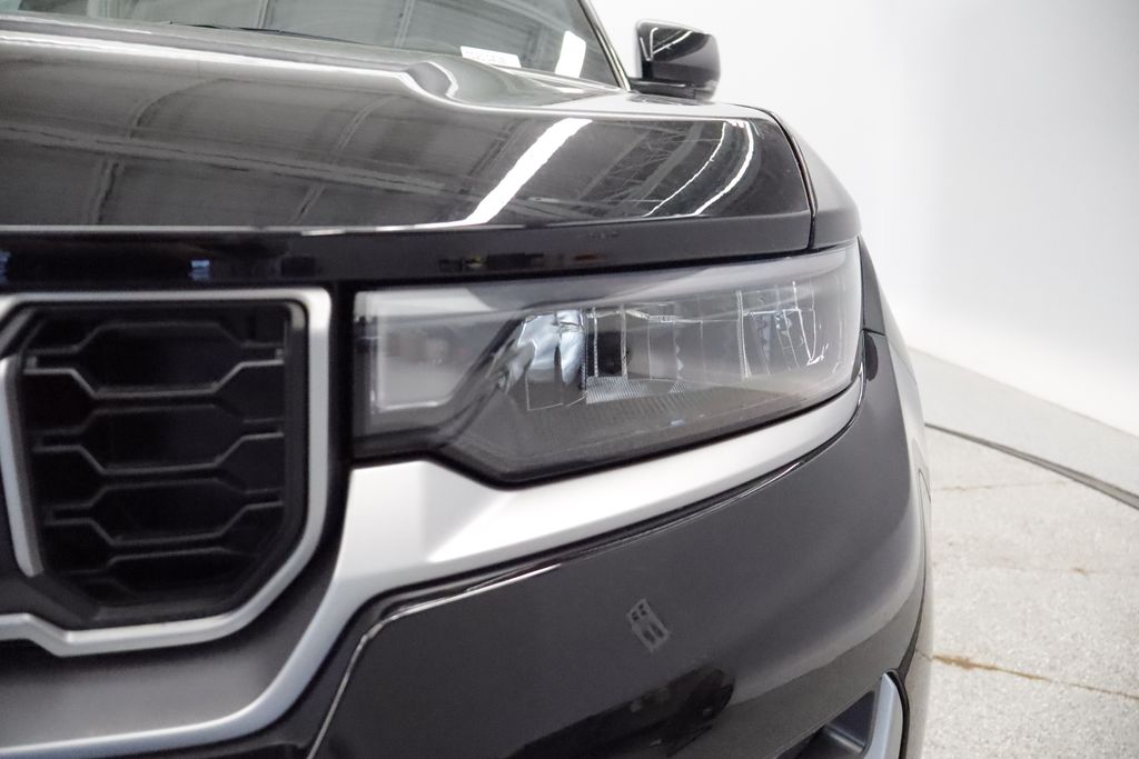 Thumbnail: 2026 Jeep Grand Cherokee - 3