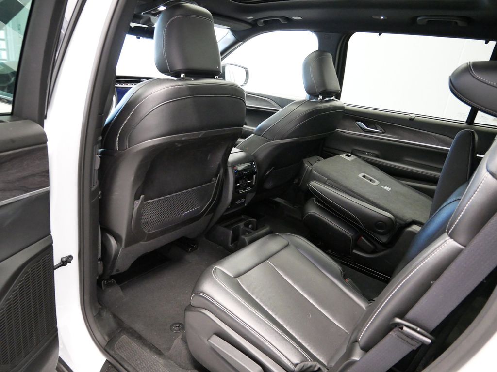 Thumbnail: 2024 Jeep Grand Cherokee L - 22