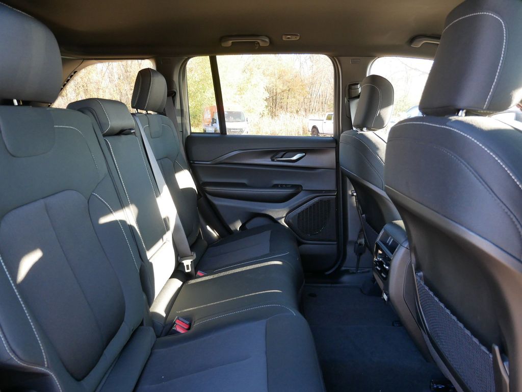 Thumbnail: 2025 Jeep Grand Cherokee - 26