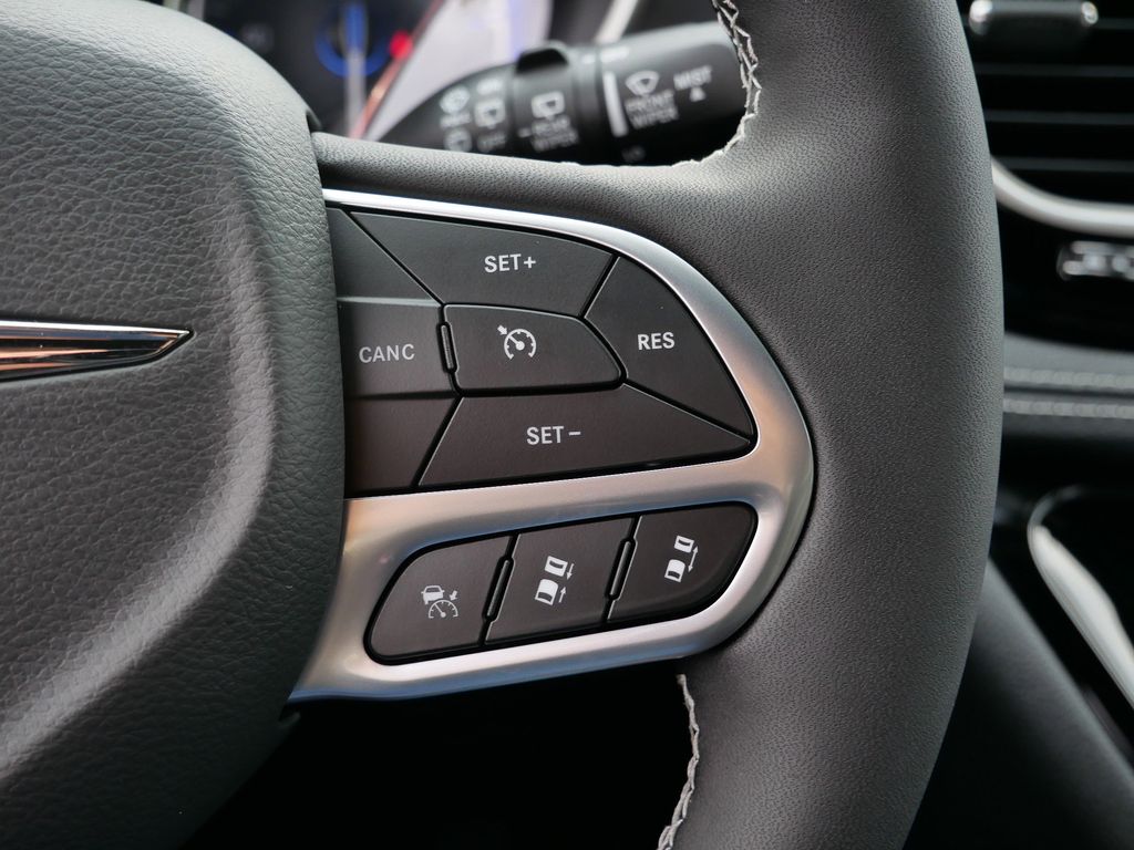 Thumbnail: 2026 Chrysler Pacifica - 25