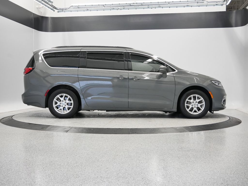 Thumbnail: 2022 Chrysler Pacifica - 8